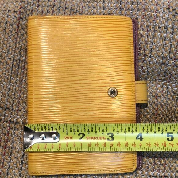 LOUIS VUITTON LV Epi Leather Agenda, Planner, Clutch with Credit Card Cut Outs - Picture 10 of 17